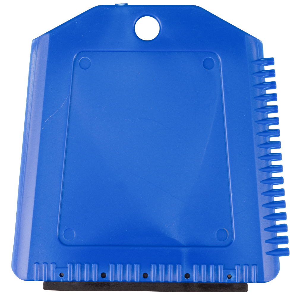 Eiskratzer trapezf&ouml;rmig aus blauem Kunststoff mit Aufh&auml;ng&ouml;se