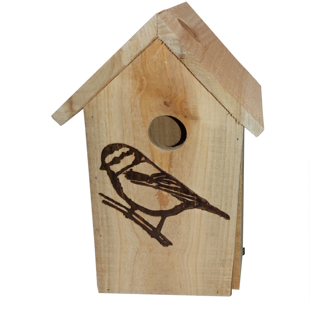 Nistkasten aus Kiefernholz in verschiedenen Farben mit Meisenmotiv